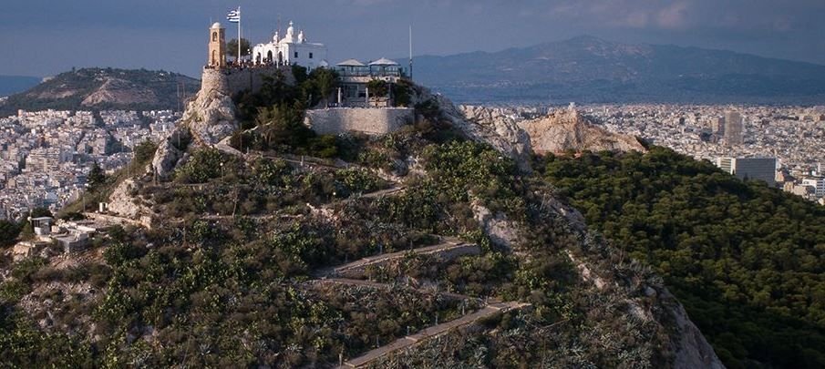 Ταυτοποιήθηκε η Σορός Γυναίκας που Βρέθηκε στον Λυκαβηττό: Ήταν 57 ετών και Είχε Δηλωθεί Εξαφάνιση