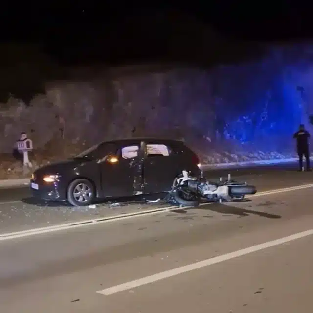 Σοβαρό τροχαίο ατύχημα: Δύο αστυνομικοί τραυματίστηκαν μετά από αναστροφή αυτοκινήτου στη Λεωφόρο Αθηνών-Σουνίου