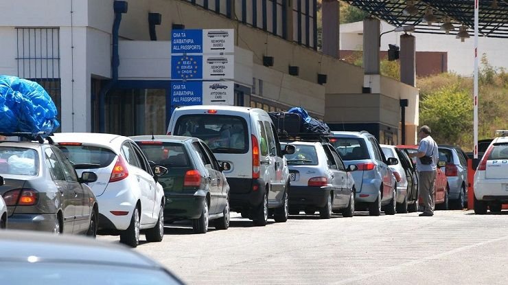 Εκτεταμένες Καθυστερήσεις και Μεγάλες Ουρές Οχημάτων στο Τελωνείο των Ευζώνων