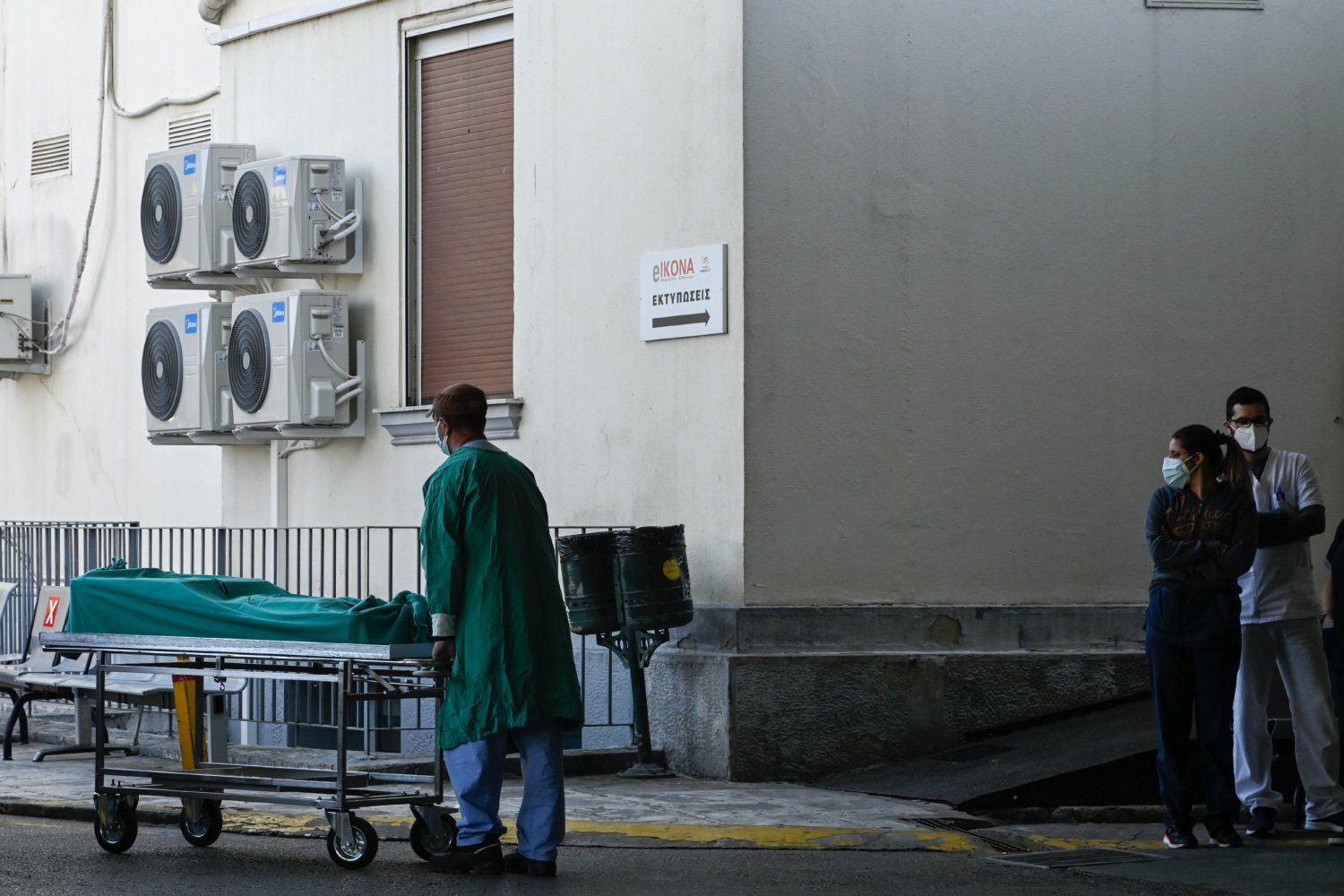 Σοβαρή Έρευνα για Επεισόδιο στα Επείγοντα του Νοσοκομείου Βόλου: Αντικρουόμενες Καταγγελίες για Ξυλοδαρμό, Ύβρεις και Απειλές με Ιατρικό Εργαλείο