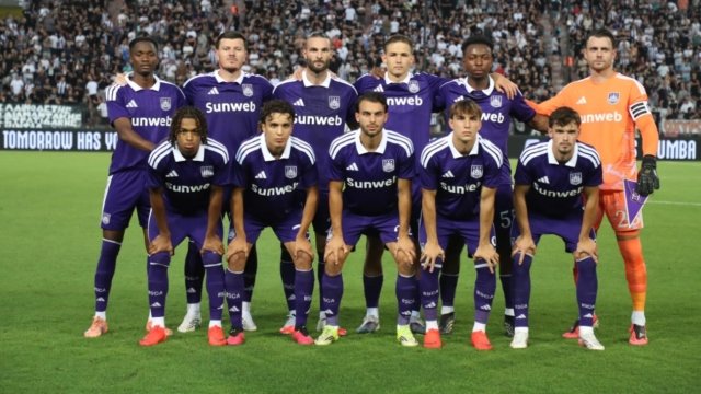 Η Άντερλεχτ γιορτάζει νίκη στις καθυστερήσεις κόντρα στη Λα Λουβιέρ, ενόψει της ρεβάνς με τον ΠΑΟΚ