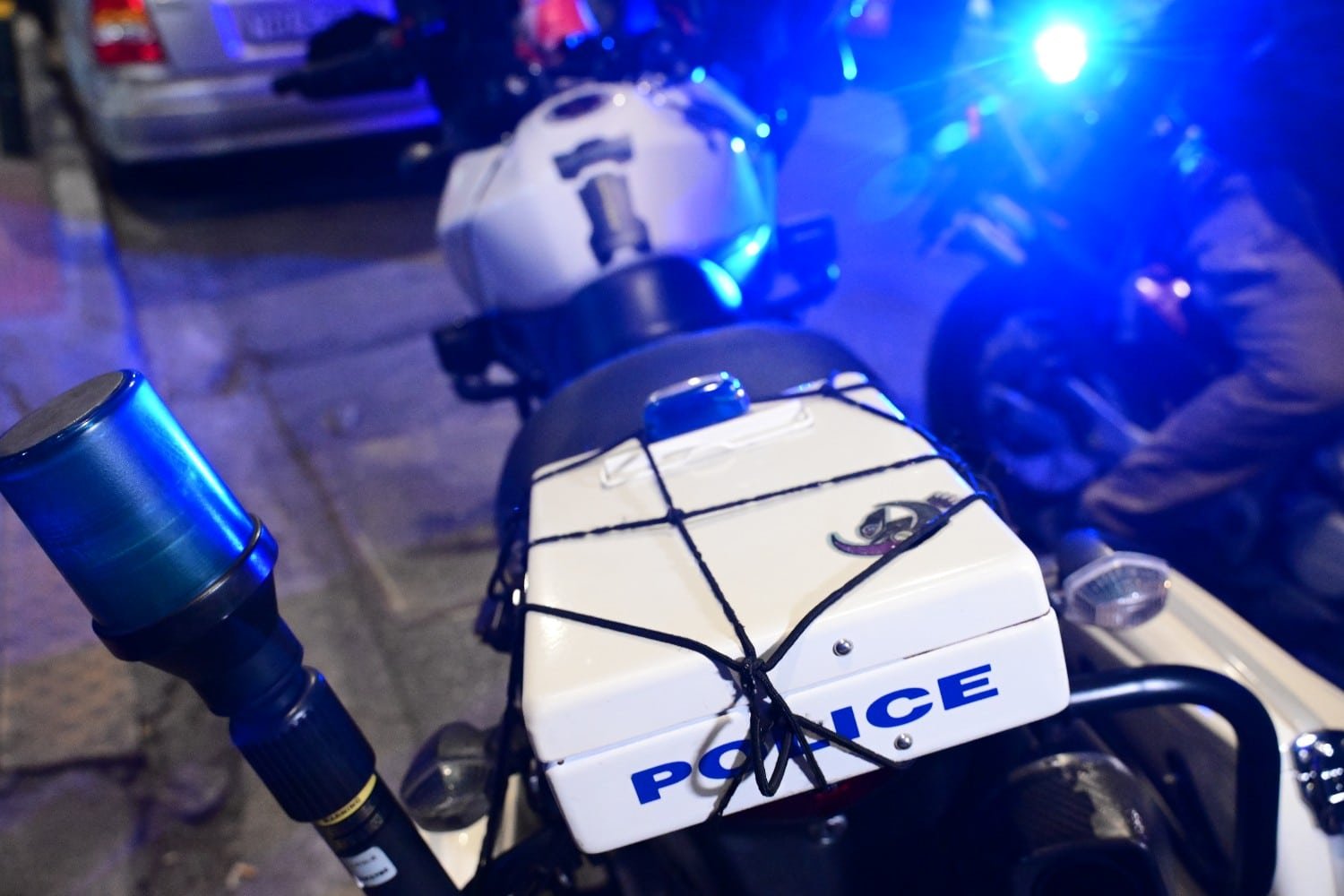 Ο 20χρονος Γερμανός οδηγός που προκάλεσε τροχαίο με τραυματισμό αστυνομικών στην Αθηνών-Σουνίου αφέθηκε ελεύθερος