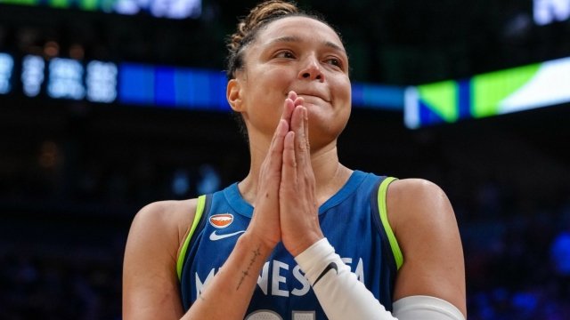 Κάιλα ΜακΜπράιντ: Ιστορική βραδιά στο WNBA με δέκα τρίποντα και 43 πόντους!