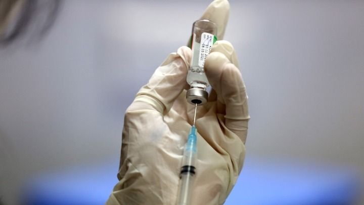 Ο Ντόναλντ Τραμπ Εφαρμόζει Νέες Οδηγίες για τον Εμβολιασμό των Παιδιών, Μειώνοντας τα Συνιστώμενα Εμβόλια