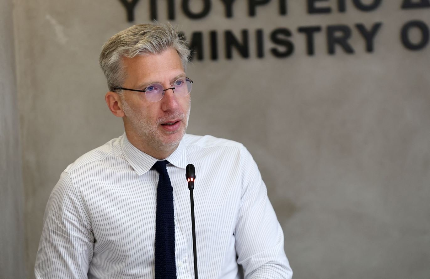 Διεθνής Έρευνα για το Ταμείο Ανάκαμψης: Εντυπωσιακή Αύξηση Επενδύσεων στην Ελλάδα, Υπεραπόδοση έναντι Χωρών Σύγκρισης