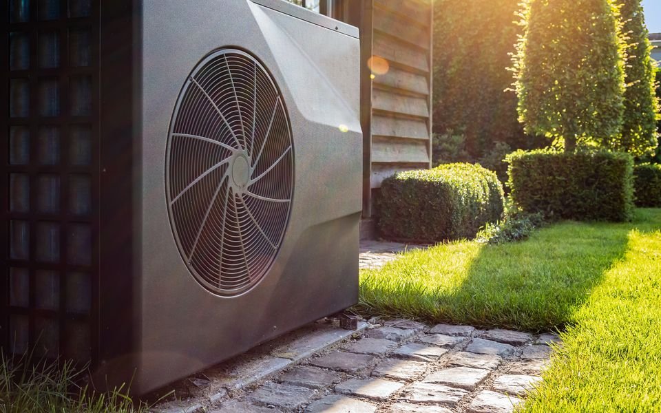 Αντλίες Θερμότητας: Από τους 35°C στους 21°C – Η Τεχνολογία που Ψύχει το Σπίτι σας