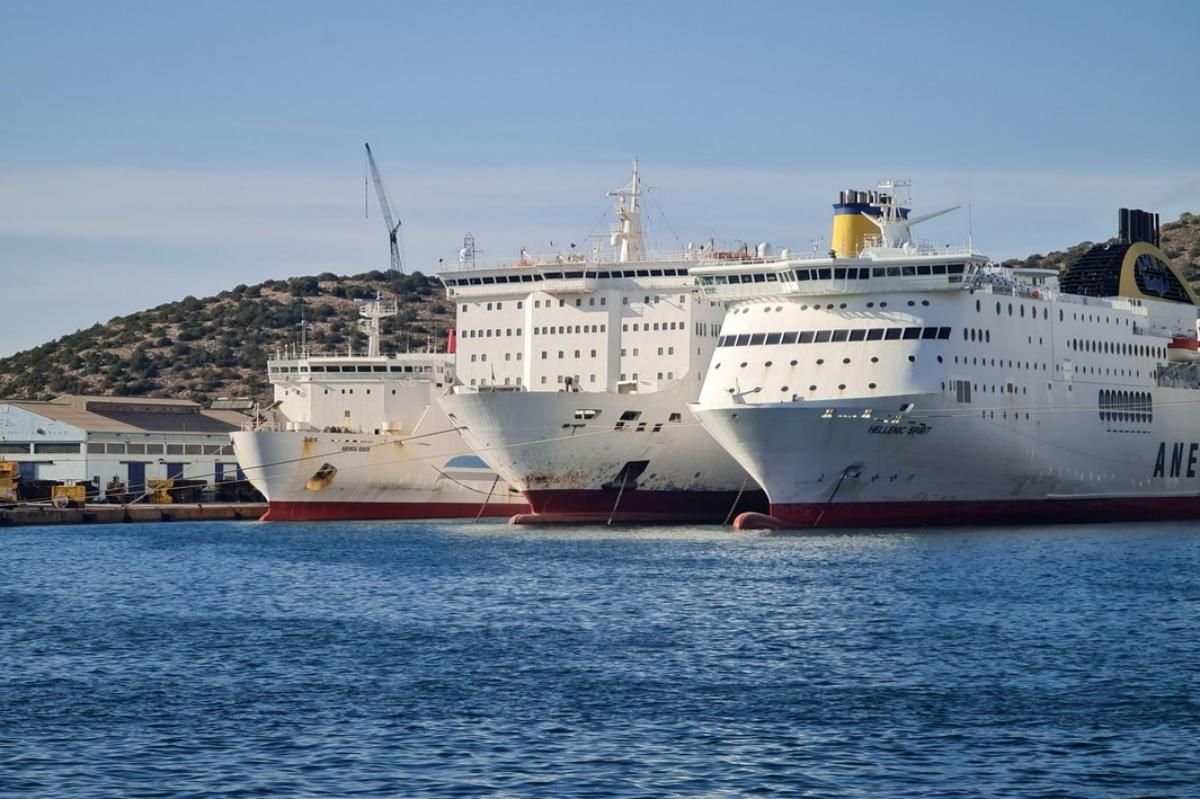 Θυελλώδεις άνεμοι προκαλούν ακυρώσεις και ανατροπές στα ακτοπλοϊκά δρομολόγια – Απαγορευτικό από Ραφήνα και Λαύριο
