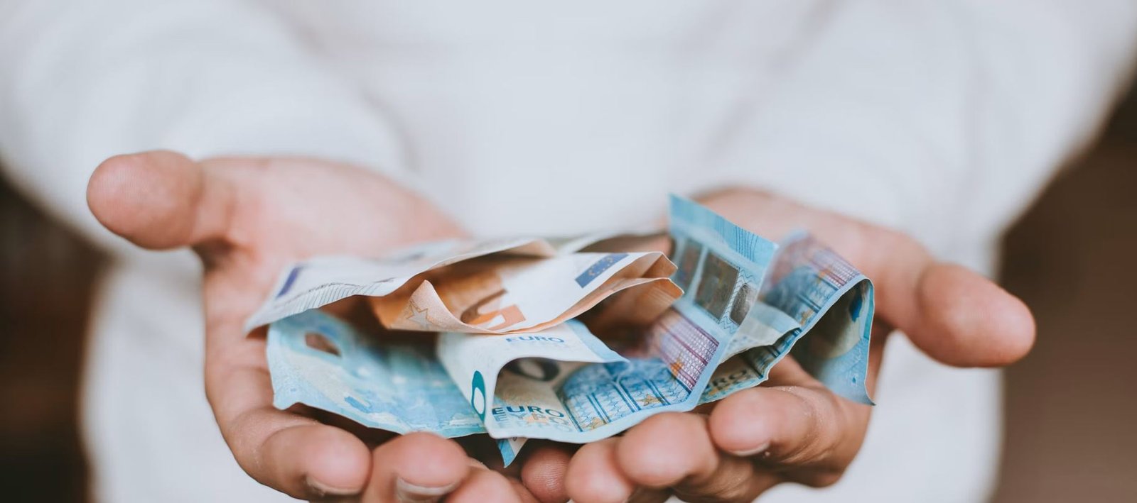 e-ΕΦΚΑ και ΔΥΠΑ: Ποιοι Δικαιούχοι Εισπράττουν Σήμερα Ποσά από τα ΑΤΜ