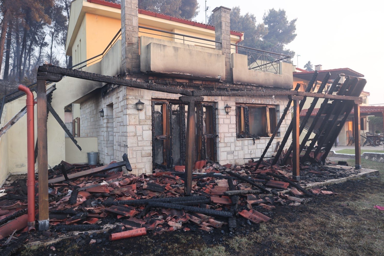 Χαλκιδική: Δικογραφία για τη μεγάλη πυρκαγιά στη Σίβηρη – Εργολάβοι και υπεύθυνος δικτύου του ΔΕΔΔΗΕ στο μικροσκόπιο