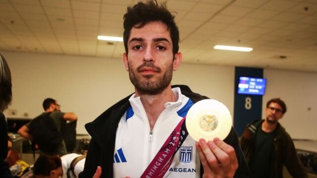 Μίλτος Τεντόγλου: Η Επιστροφή του Πρωταθλητή Ευρώπης στην Ελλάδα με το Χρυσό του Μετάλλιο (Φωτογραφίες)