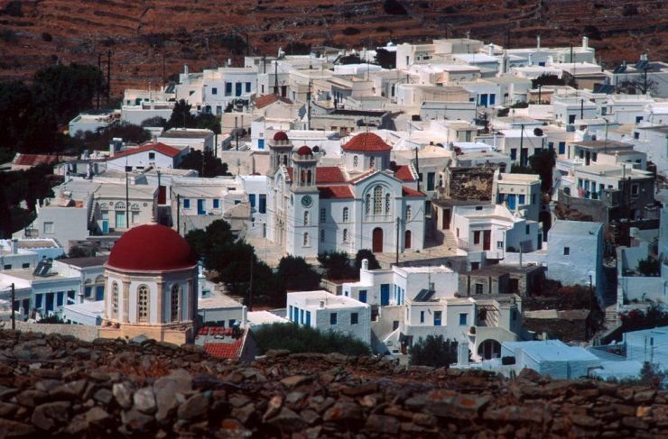 Τήνος: Ένα Θρησκευτικό Κέντρο Υποδοχής Χιλιάδων Προσκυνητών και Επισκεπτών από Όλο τον Κόσμο
