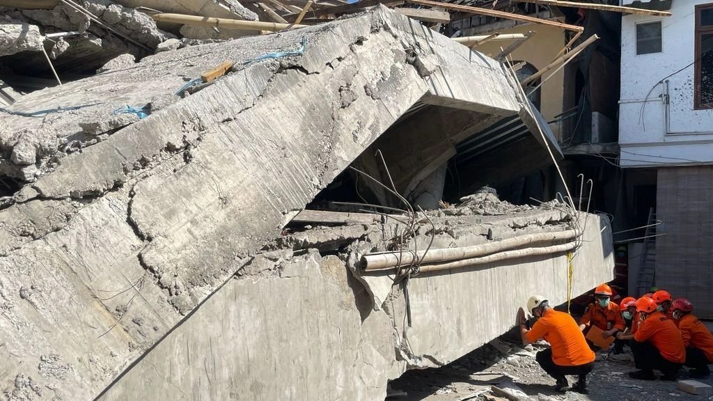 Ισχυρός Σεισμός στην Ινδονησία: Χιλιάδες Πολίτες Αναγκάζονται να Εγκαταλείψουν τα Σπίτια τους, Επιβεβαιωμένοι 51 Νεκροί