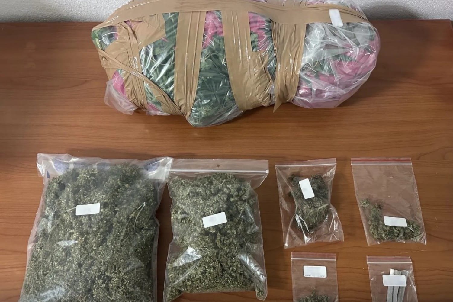 Σύλληψη για ναρκωτικά στην Κατερίνη: 10 δενδρύλλια κάνναβης και ποσότητα ακατέργαστης κάνναβης κατασχέθηκαν