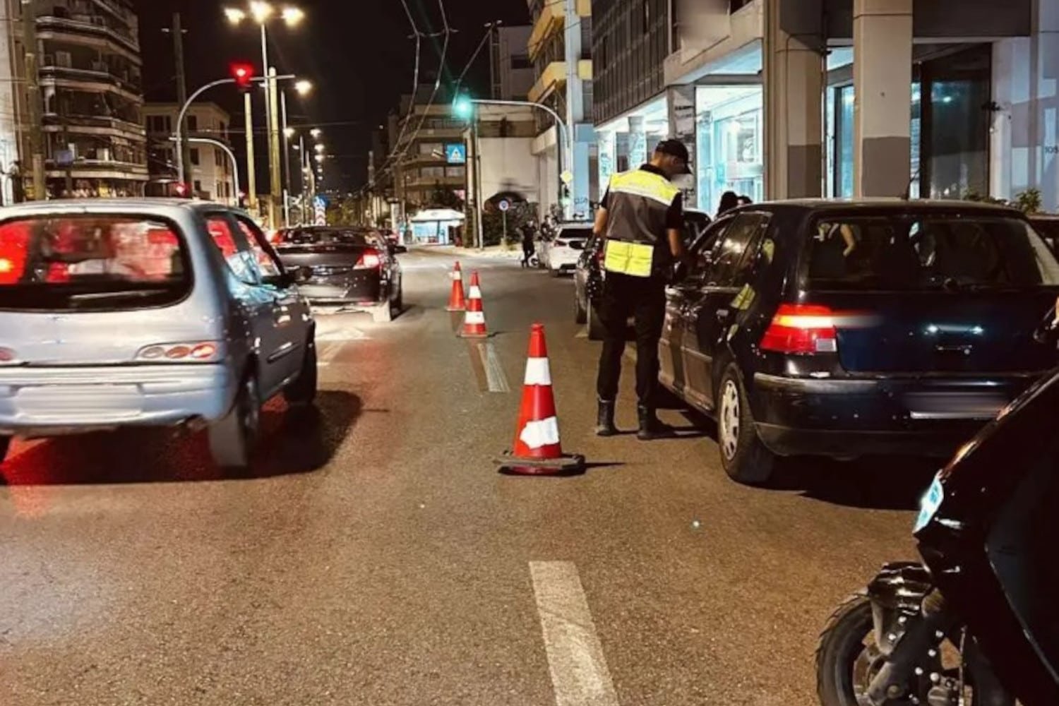 Εκτεταμένοι Έλεγχοι Τροχαίας στην Αττική: 12 Συστήσεις για Οδήγηση Υπό την Επίδραση Αλκοόλ και Υπερβολική Ταχύτητα, με Οδηγούς να Ξεπερνούν τα 160 χλμ./ώρα