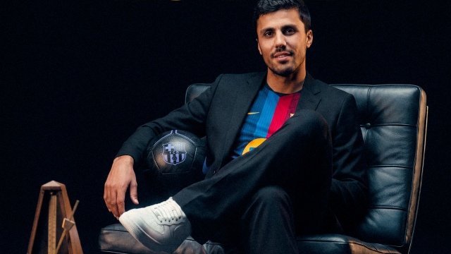 Μπαρτσελόνα: Το “μπαμ” της μεταγραφικής περιόδου είναι γεγονός – Ο Ρόδρι υπέγραψε έως το 2030 (Βίντεο)