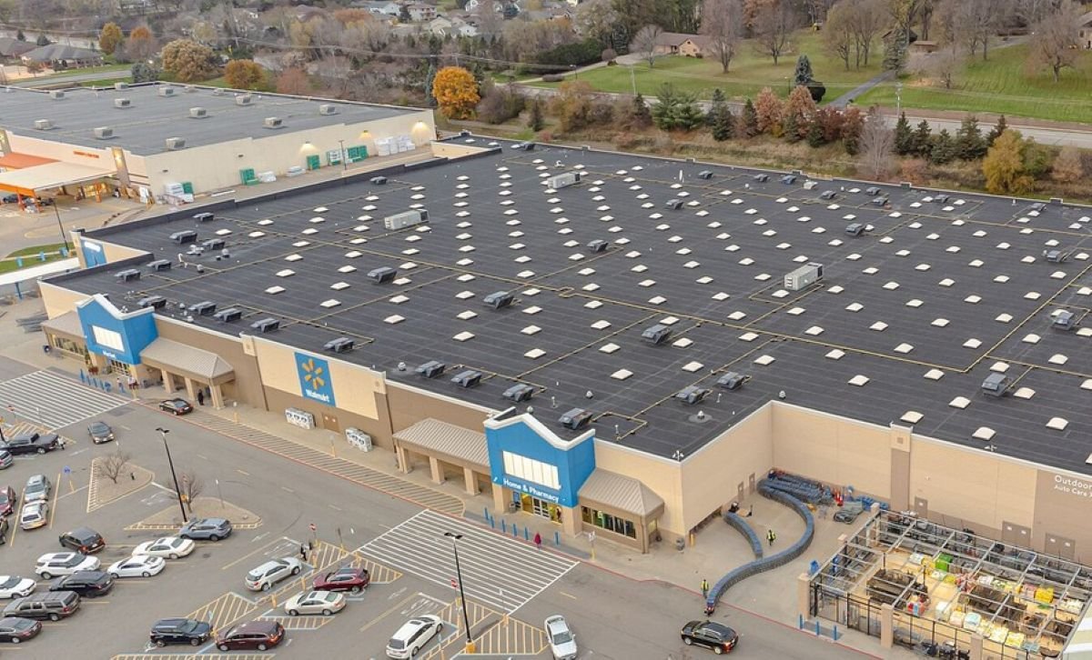 Walmart: Απογοητευτικές πωλήσεις στις ΗΠΑ και το χαμηλότερο ρυθμό ανάπτυξης των τελευταίων έξι ετών, λόγω πίεσης στις τιμές των φαρμάκων