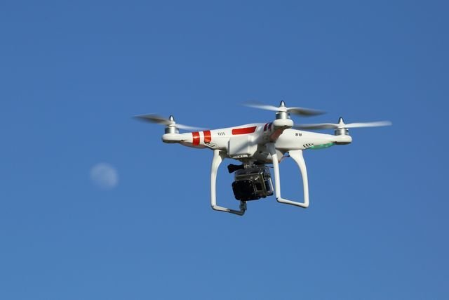 Αναχαίτιση Drone με Ηλεκτρονικό Εξοπλισμό στις Φυλακές Λάρισας: Αποτυχημένη Προσπάθεια Εισαγωγής Παράνομων Συσκευών