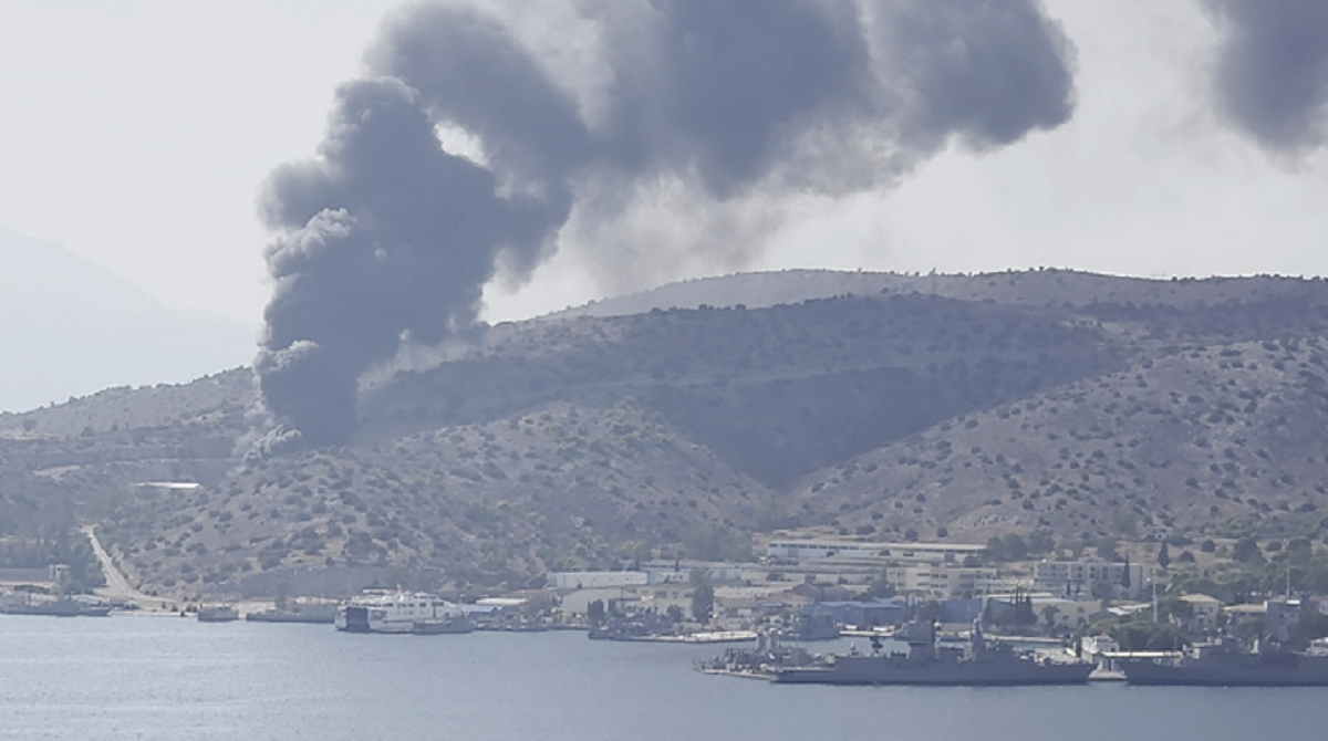 Επιβεβαίωση από το Γενικό Επιτελείο Ναυτικού: Ασφαλείς οι Εγκαταστάσεις και τα Πλοία του Πολεμικού Ναυτικού από τη Φωτιά στη Σαλαμίνα