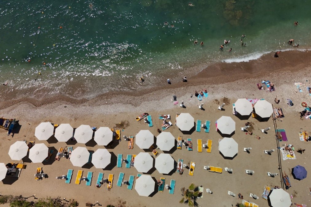 Σφοδρές Κυρώσεις σε Επιχειρήσεις για Παράνομη Κατάληψη Αιγιαλού και Παραλιών: Ελέγχοι και Πρόστιμα σε Ρόδο, Καβάλα, Σκιάθο και Κέρκυρα