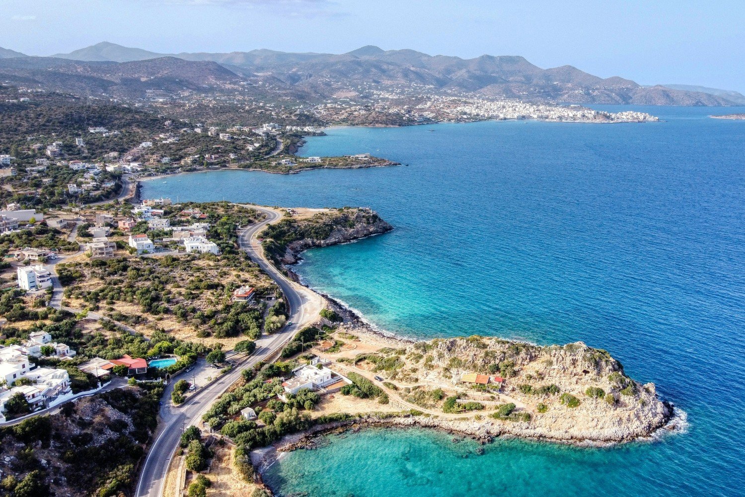 Σημαντική Αστυνομική Επιχείρηση στο Λασίθι: Καταπολέμηση Εμπορίας Ναρκωτικών, Έξι Συλλήψεις και Μεγάλες Κατασχέσεις