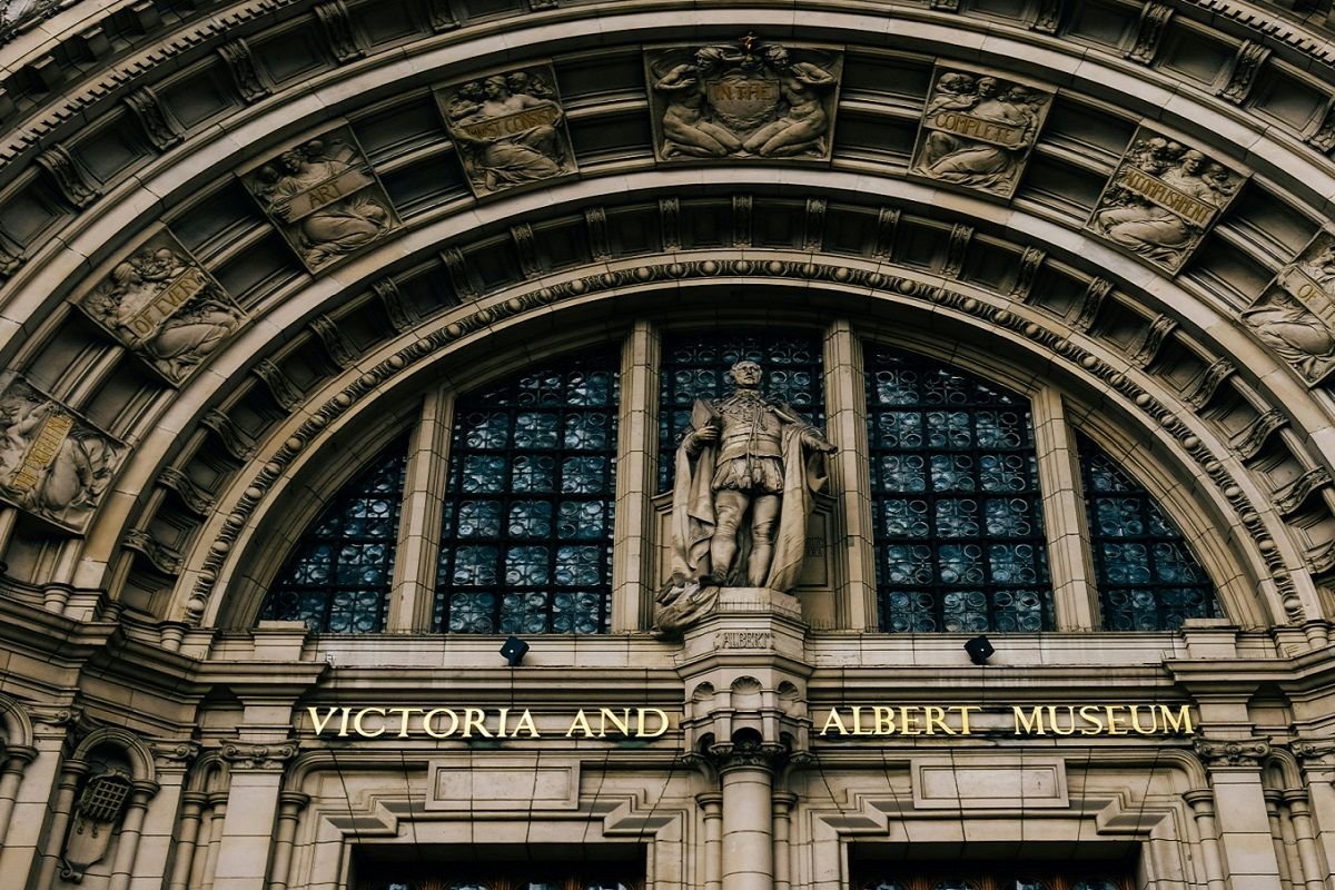 Εργαζόμενοι στο Victoria and Albert Museum στο Λονδίνο σε απεργία: Απαιτήσεις για μισθούς και βελτιωμένες συνθήκες εργασίας