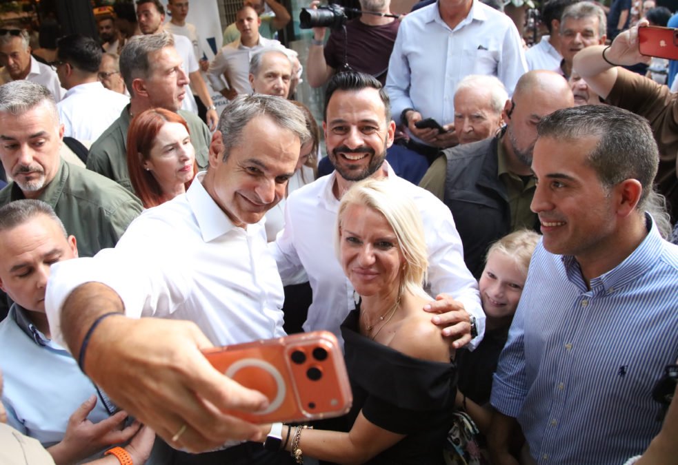 «Πώς το πράσινο γίνεται μπλε»: Στιγμές από την αισιόδοξη περιοδεία του Κυριάκου Μητσοτάκη στη Δυτική Μακεδονία