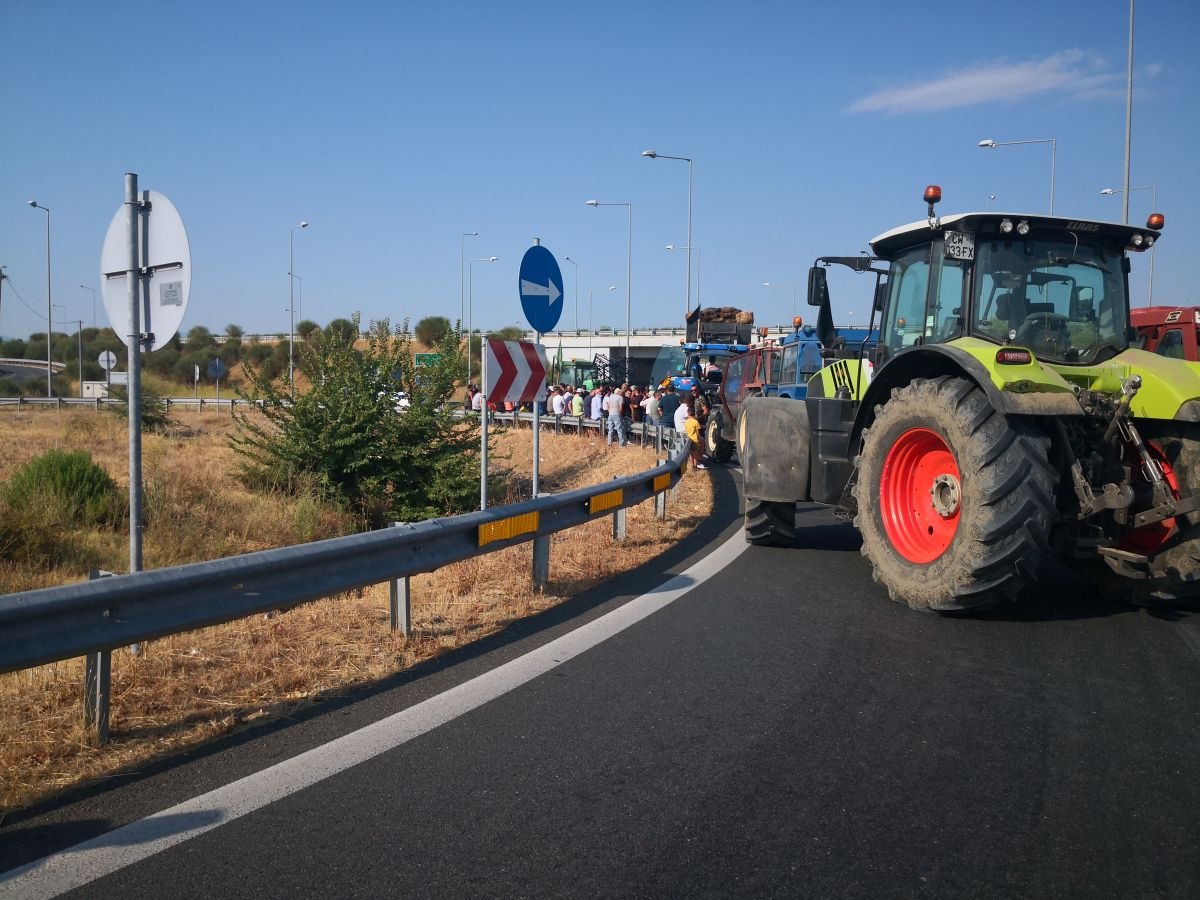Αγροτικό Συλλαλητήριο στη Θεσσαλονίκη: Τρακτέρ στα εγκαίνια της 90ής ΔΕΘ με στόχο την ανάδειξη των αιτημάτων του κλάδου