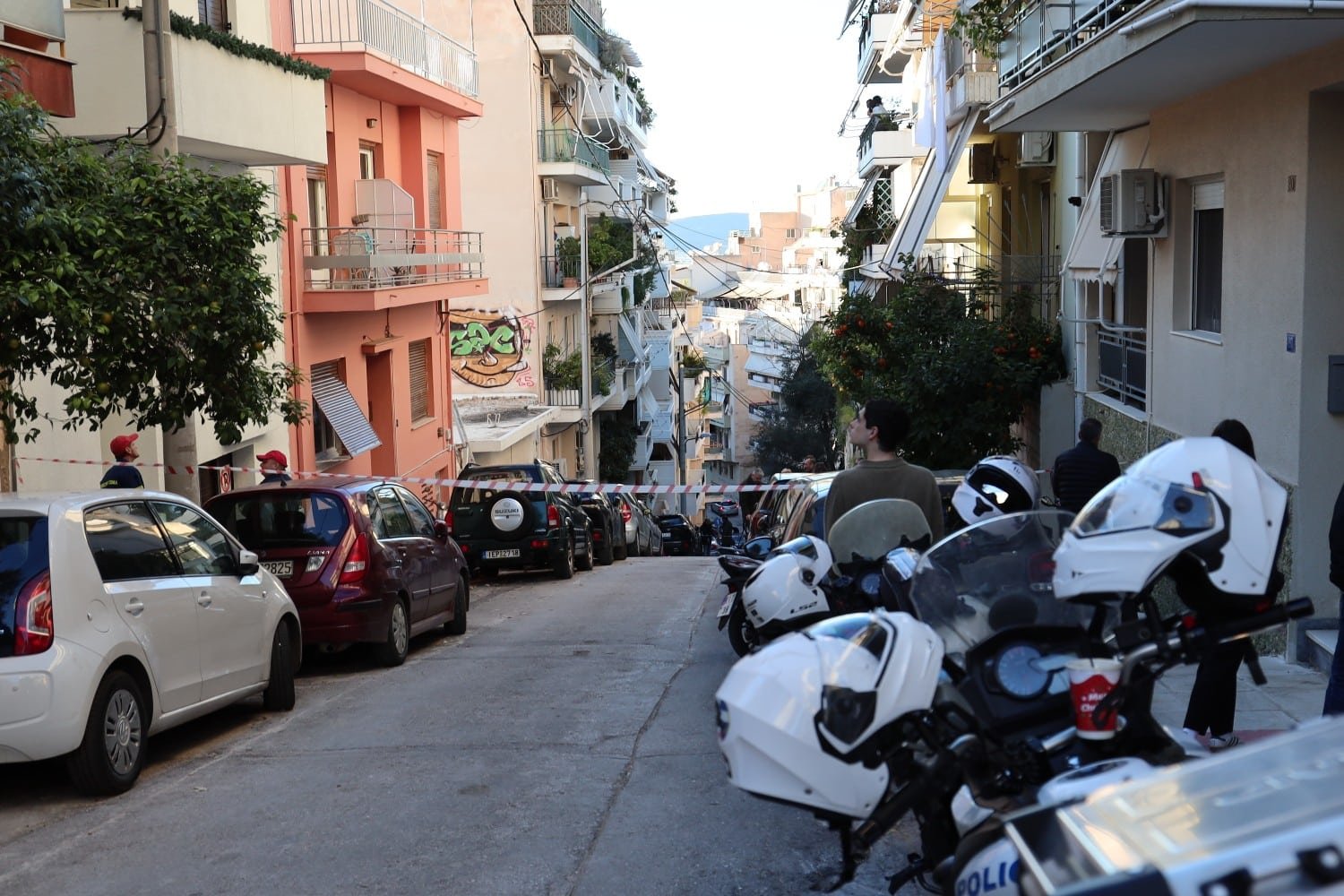 Σοκ στην Κυψέλη: Η Ιατροδικαστική Εξέταση θα Φωτίσει την Υπόθεση του Κατεψυγμένου Βρέφους σε Βαλίτσα – Οι Αντιφατικές Καταθέσεις της Μητέρας (Βίντεο)