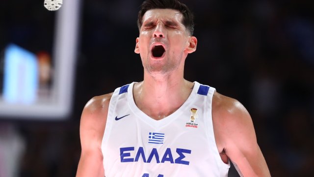 Ελλάδα – Ισπανία 108-106: Η Εθνική μας ομάδα πανηγυρίζει μια επική νίκη στα Προκριματικά του Μουντομπάσκετ και παραμένει ζωντανή!
