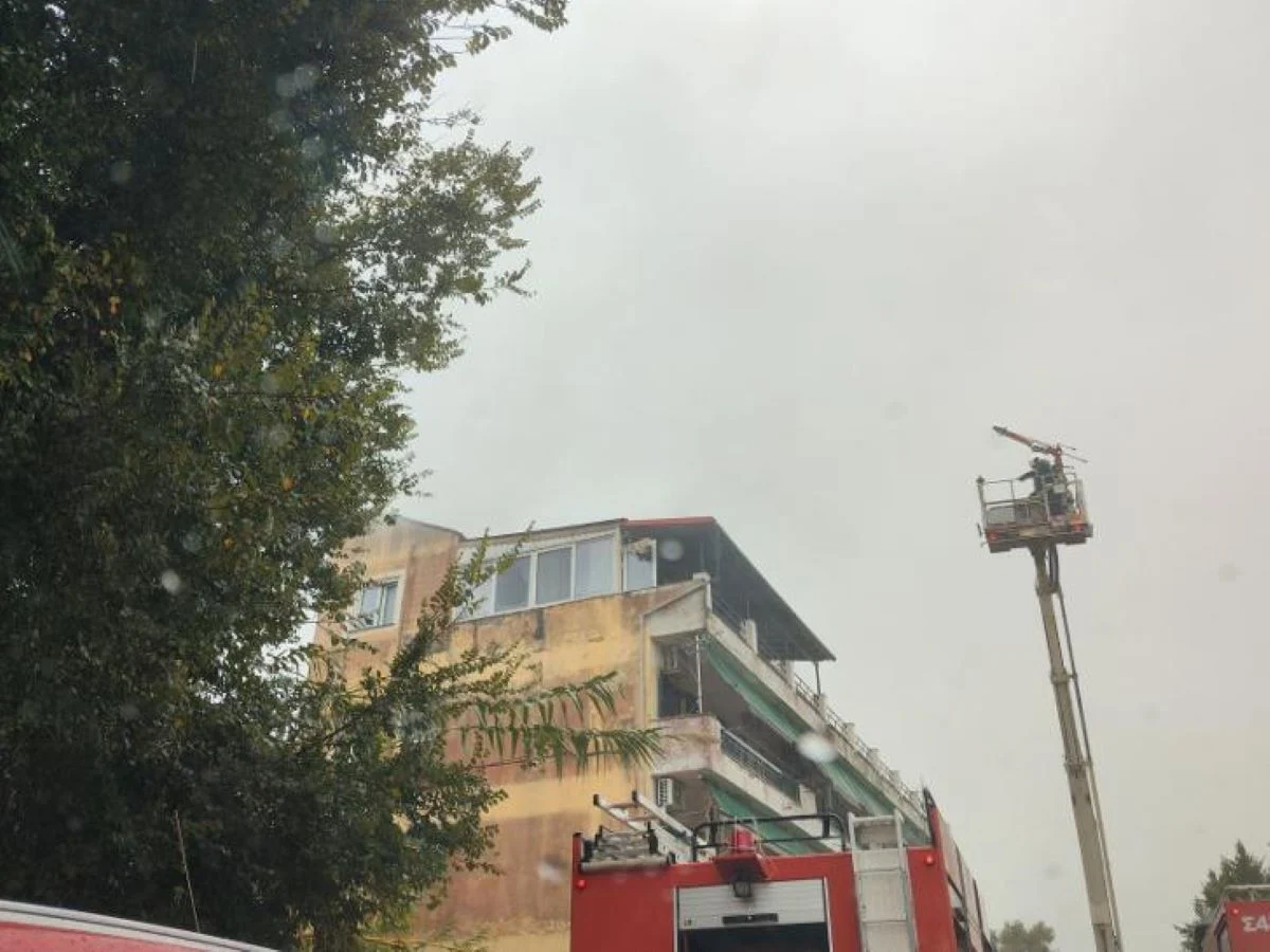 Κέρκυρα: Ισχυρή νεροποντή έπληξε το νησί - Πολυκατοικία «χτυπήθηκε» από κεραυνό