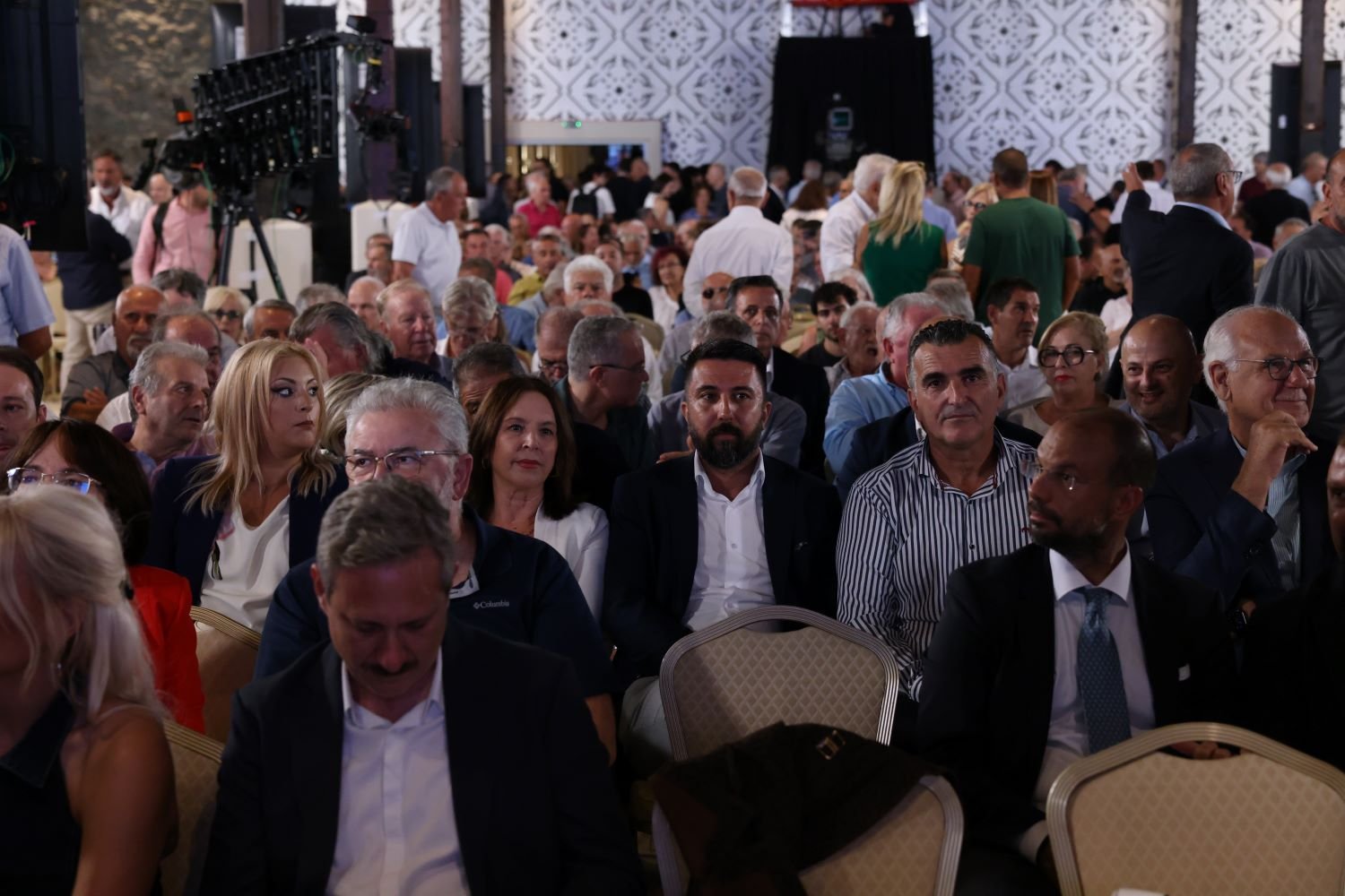 Θεσσαλονίκη: Συνάντηση Παλιών Στελεχών και Νέων Δυνάμεων στην Ομιλία του Αλέξη Τσίπρα – Ενισχυμένο Άρωμα ΣΥΡΙΖΑ