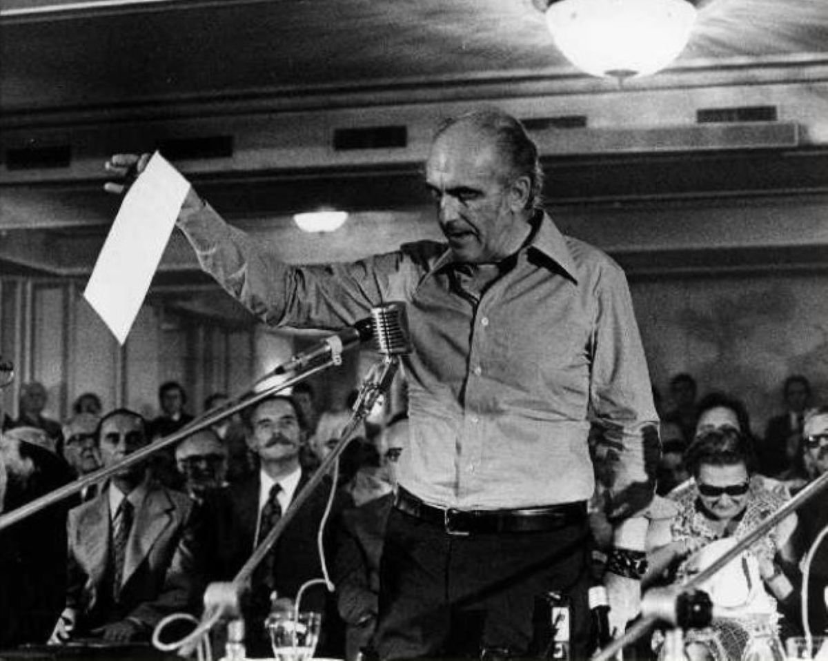 Η Ιστορική Διακήρυξη της 3ης Σεπτεμβρίου 1974: Η Γέννηση του ΠΑΣΟΚ και η Σφραγίδα στην Πολιτική Ιστορία της Ελλάδας