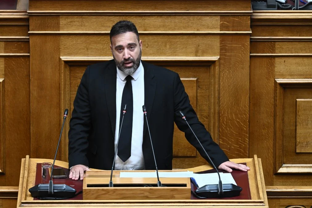 Ένταση στη Βουλή: Ο Γιώργος Μανούσος δήλωσε ότι εκπροσωπεί το κόμμα που στηρίζει ο Κασιδιάρης - Σφοδρές αντιδράσεις από Καζαμία - Κατσώτη