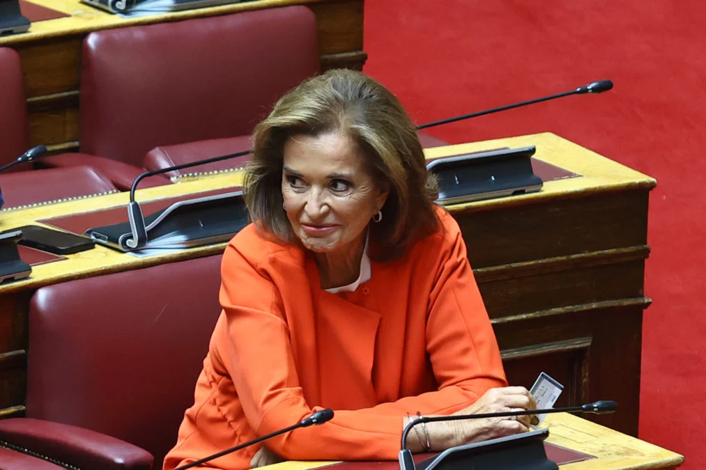 Ντόρα Μπακογιάννη: «Βλέπω αλαζονεία σε υπουργούς του Μητσοτάκη και θα έλεγα να ξεκαβαλικέψουνε»
