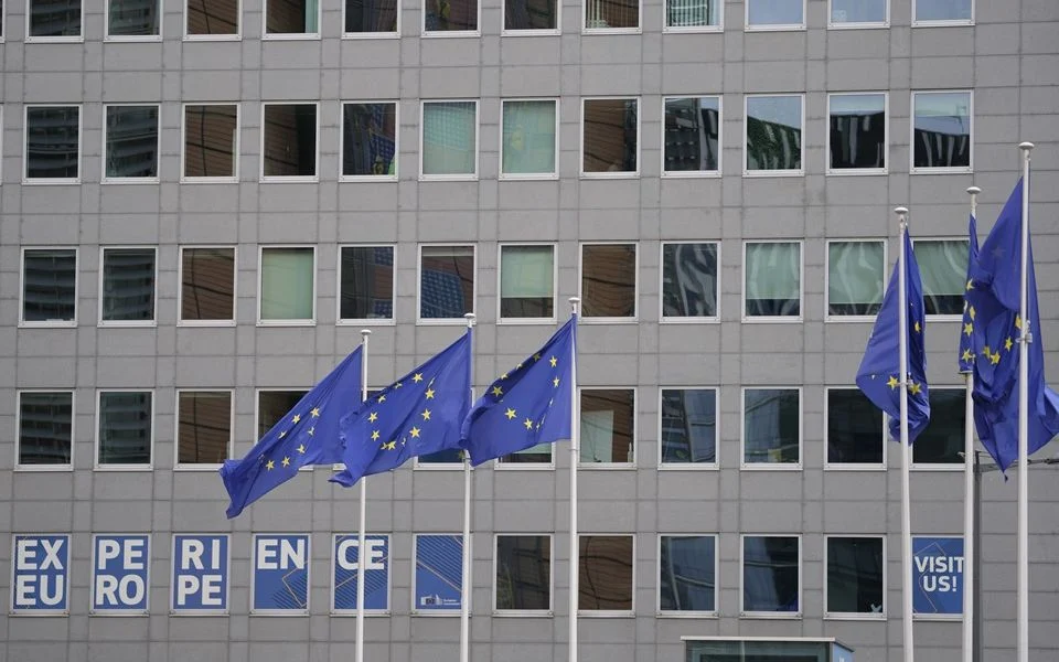 EE: Εταιρείες κατασκευής φορτηγών ζητούν τριετή αναβολή για τους στόχους CO2 του 2030 | Moneyreview.gr