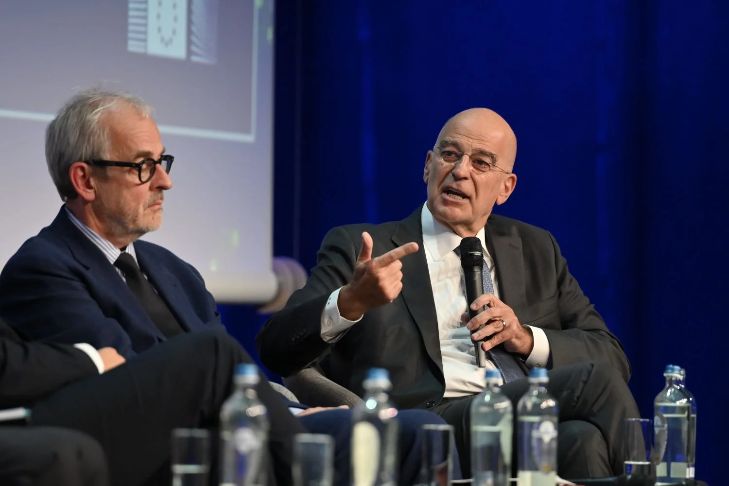 Δένδιας από Βρυξέλλες: «Η Τουρκία συνιστά απειλή για την Ελλάδα»