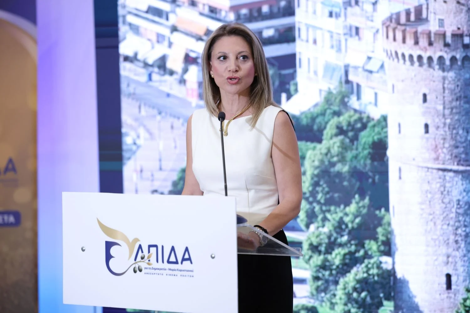 Μαρία Καρυστιανού: Παρουσίασε το πρόγραμμα της «Ελπίδας για τη Δημοκρατία» - Κατάργηση του άρθρου 86, 200 βουλευτές και αλλαγές στις Πανελλήνιες