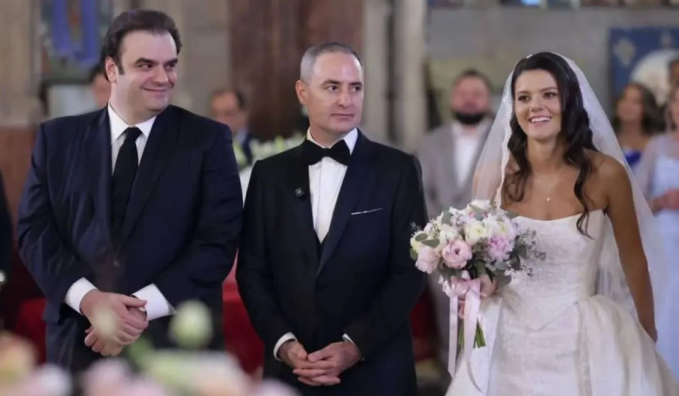 Ο Κυριάκος Πιερρακάκης πάντρεψε τον υπουργό Οικονομικών της Ρουμανίας - Δείτε βίντεο και φωτογραφίες