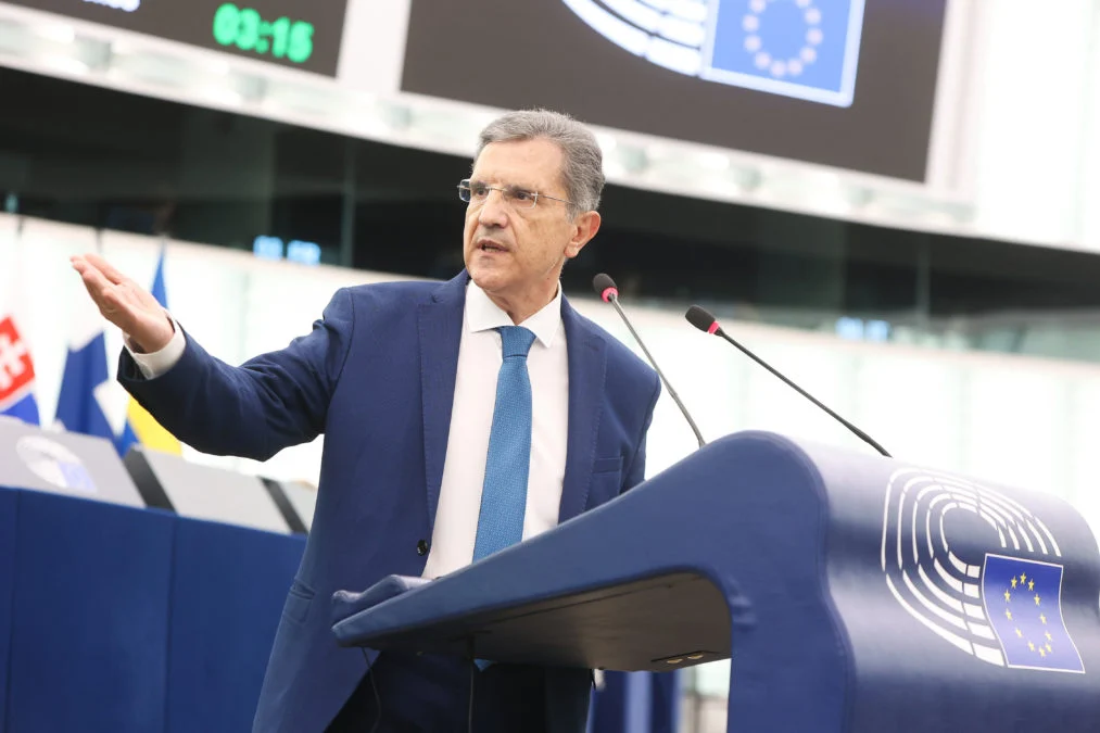 Αυτιάς στο Ευρωκοινοβούλιο: Αδιανόητο να κοπούν κονδύλια 400 δισ. ευρώ επειδή το ζητούν 6 χώρες του Βορρά