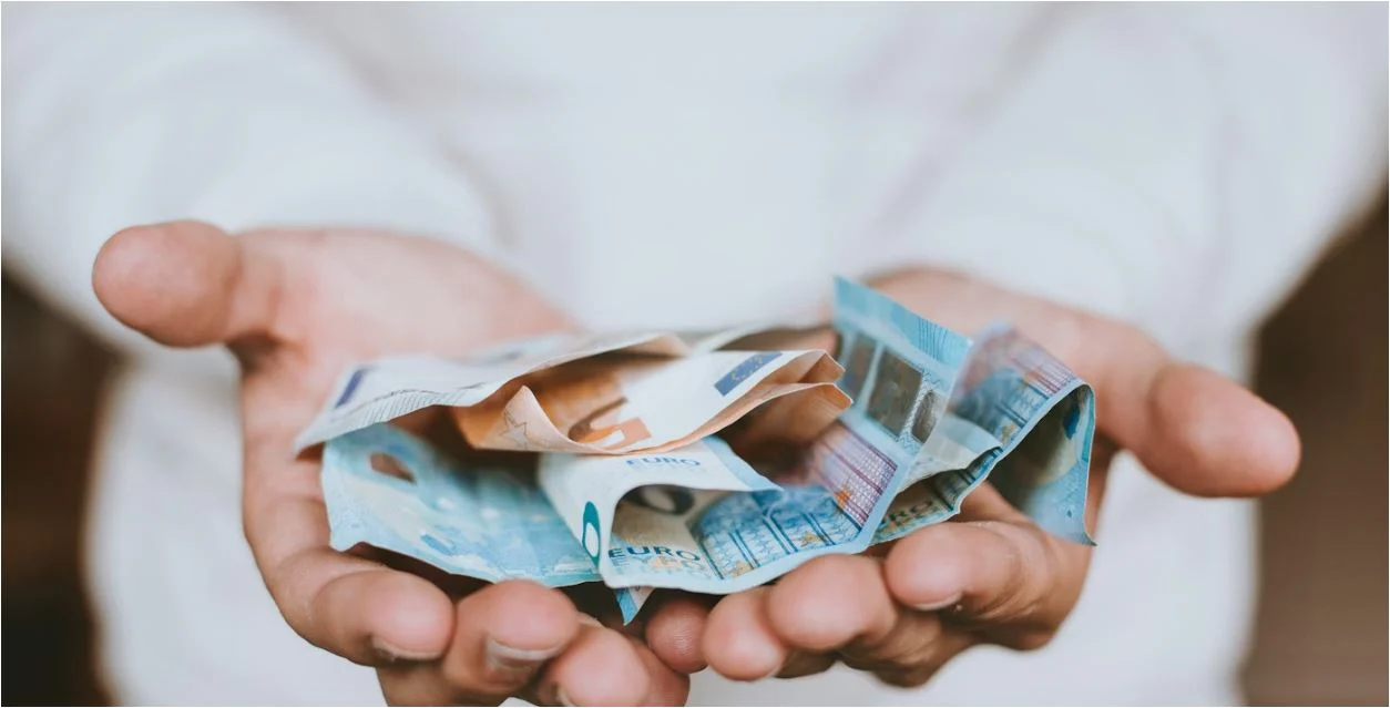 Αναδρομικά έως 4.000 ευρώ για 370.000 συνταξιούχους - Τα 4 σημεία-κλειδιά για την καταβολή - enikonomia.gr
