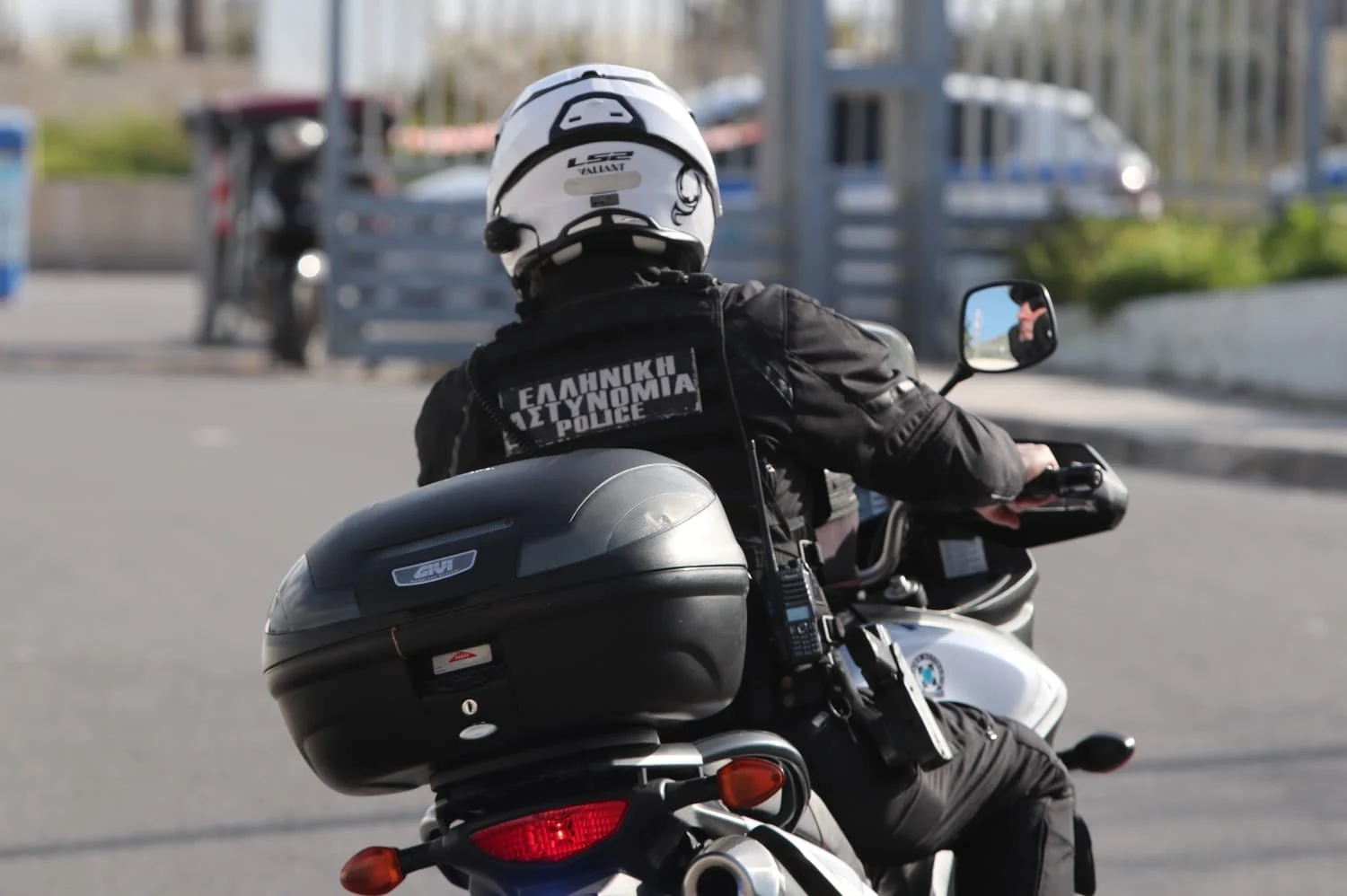 Θεσσαλονίκη: Συναγερμός για άνδρα που κρατούσε μαχαίρι - Τον ακινητοποίησαν αστυνομικοί - Lawandorder.gr