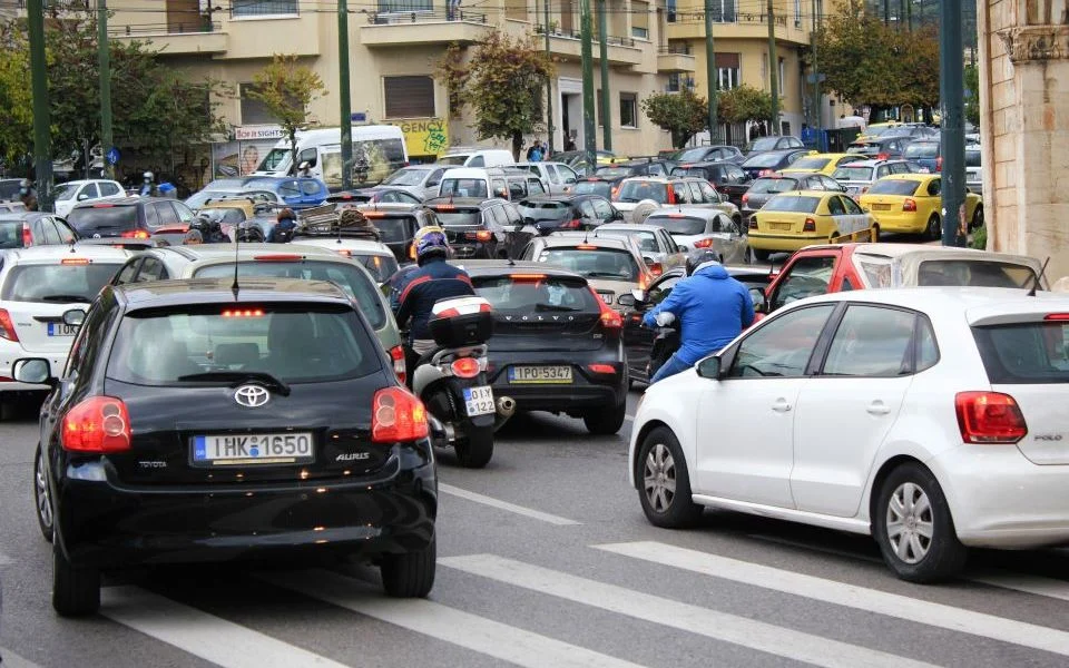 Σπίτια χωρίς μόνωση, αυτοκίνητα 20ετίας – Η Ελλάδα πληρώνει ακριβά την ενεργειακή κρίση | Moneyreview.gr