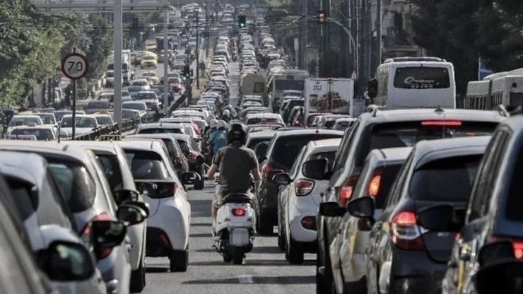 Σε δημόσια διαβούλευση οι διατάξεις του υπουργείου Μεταφορών για τις αλλαγές έκδοσης πινακίδων