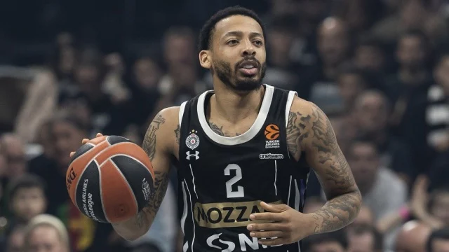 Euroleague: Ο Χολ υπέγραψε το ιταλικό θρίλερ - Περίπατος της Παρτιζάν απέναντι στην Παρί