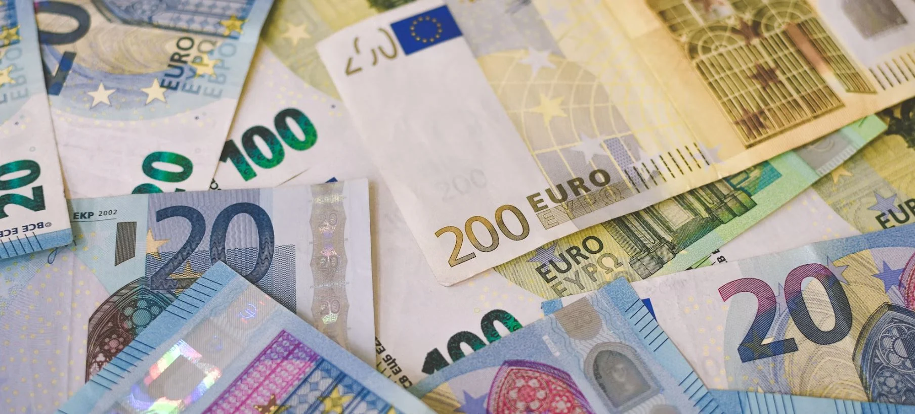 Νέο μηνιαίο επίδομα διοίκησης ύψους 500 ευρώ: Ποιοι και πώς το λαμβάνουν - enikonomia.gr