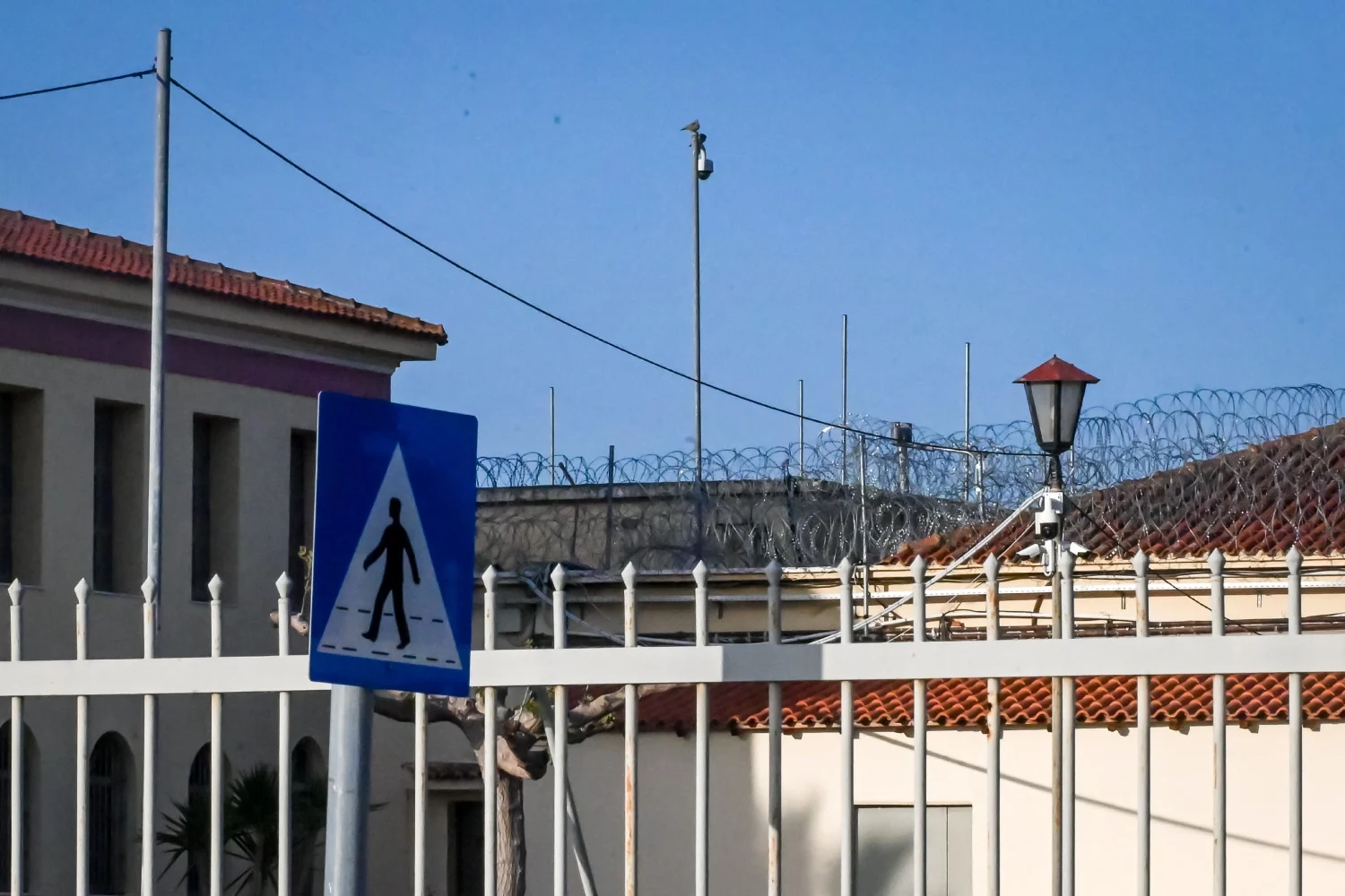 Πάτρα: Κρατούμενος έβαλε φωτιά σε στρώματα στο Τμήμα Μεταγωγών – Yπέστη ελαφρά εγκαύματα - Lawandorder.gr