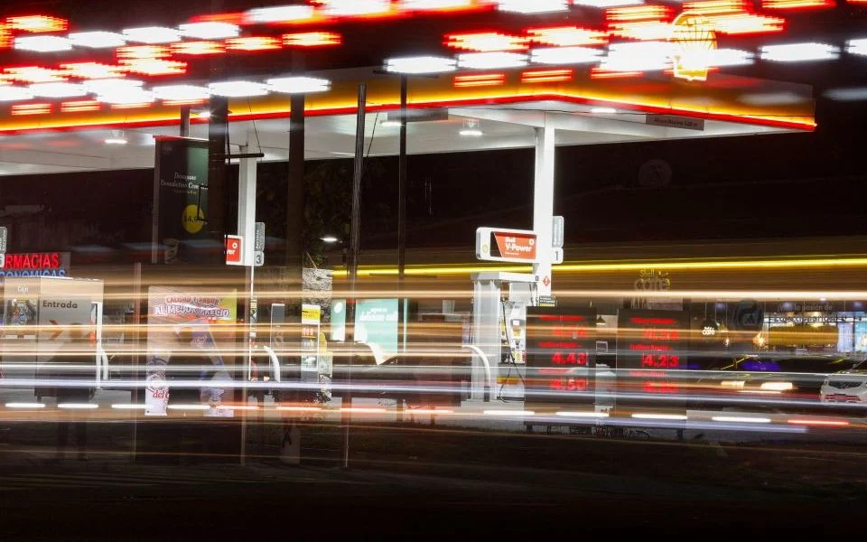 Η εκτίναξη των τιμών στα καύσιμα τρομάζει όλη την Ευρώπη | Moneyreview.gr