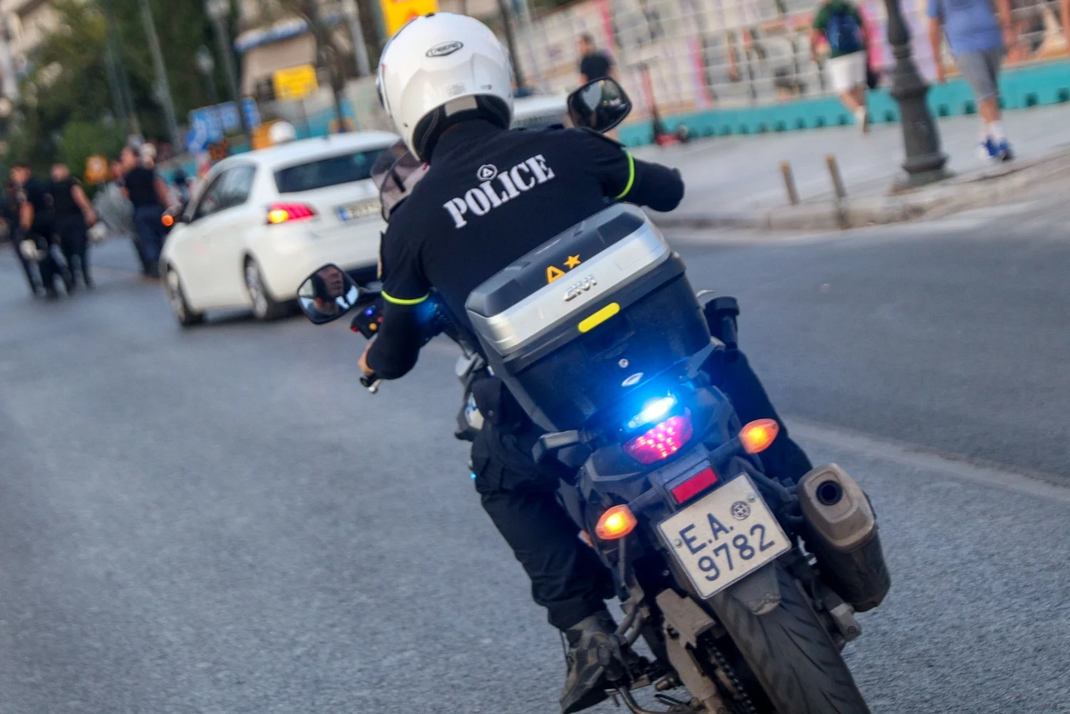 Νίκαια: Συνελήφθη επ’ αυτοφώρω 42χρονος να αφαιρεί καλώδια ηλεκτρισμού από την Πέτρου Ράλλη (εικόνα) - Lawandorder.gr