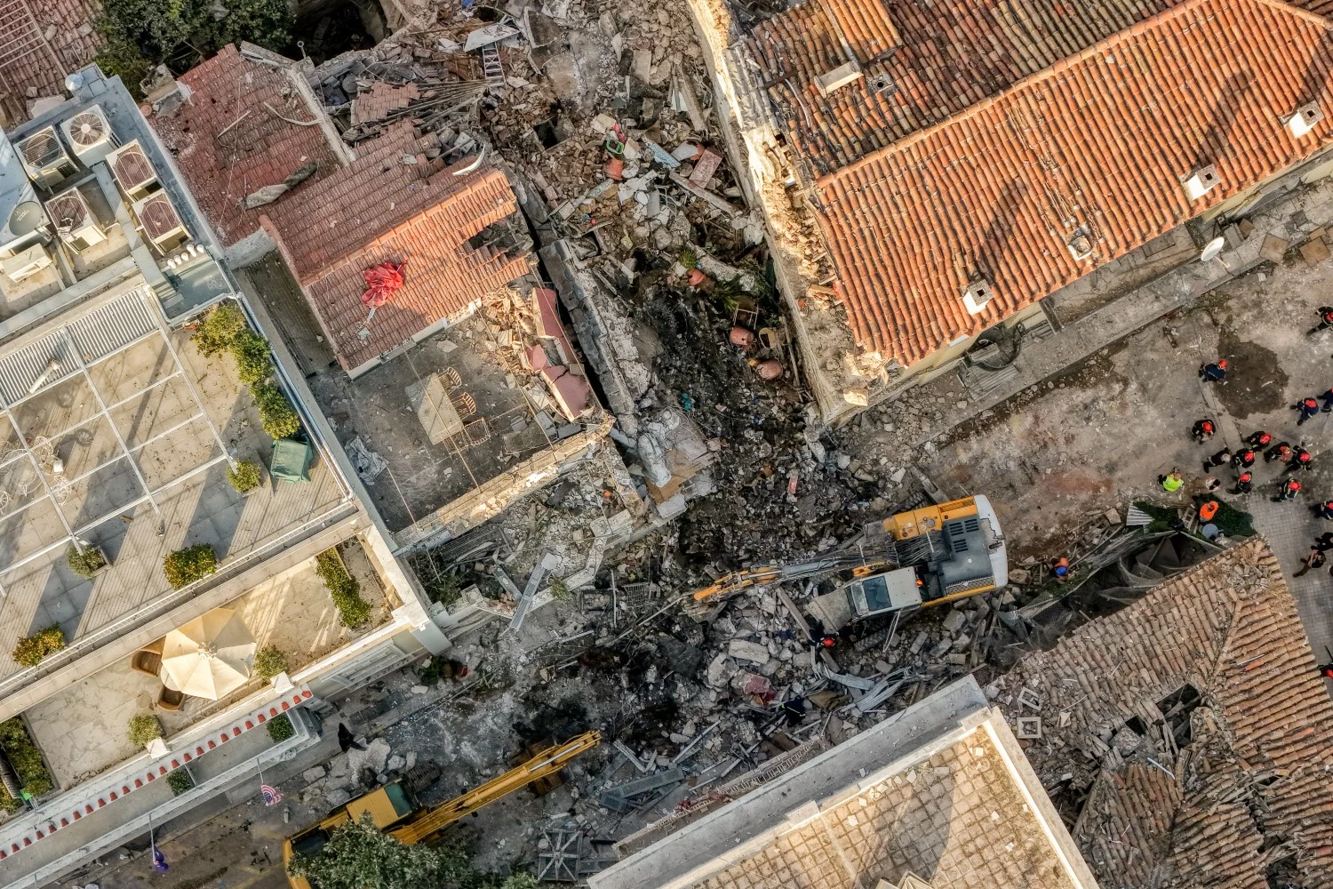 Τραγωδία στην Πλάκα: Τη Δευτέρα αναμένεται η διαδικασία ταυτοποίησης των έξι νεκρών - Lawandorder.gr