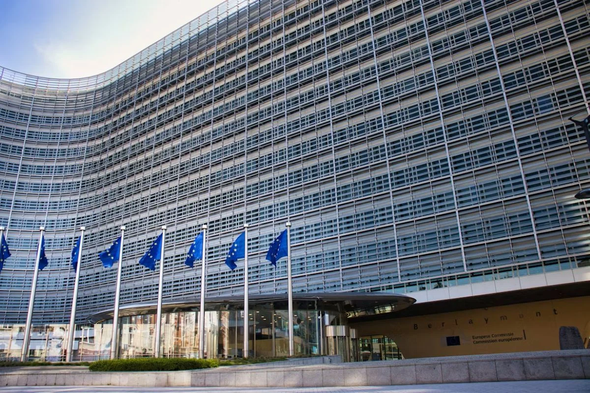 ΕΕ: Στο στόχαστρο της Κομισιόν η πρόσβαση των ανηλίκων στα social media